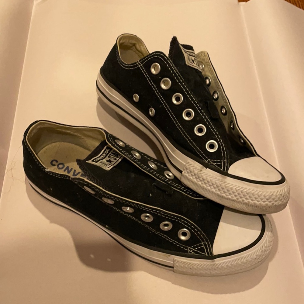 Black converse. Need laces.